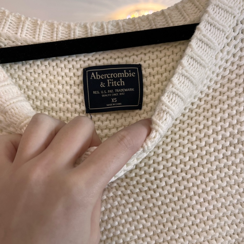 A&F Sweater - Picture 10 of 10